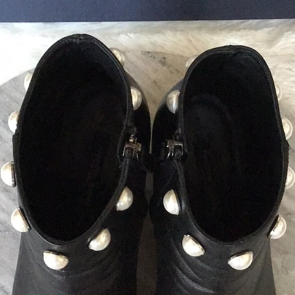 ALBERTO ZAGO Black Leather Booties With Pearl Details On The Ankle Area. - Picture 8 of 14